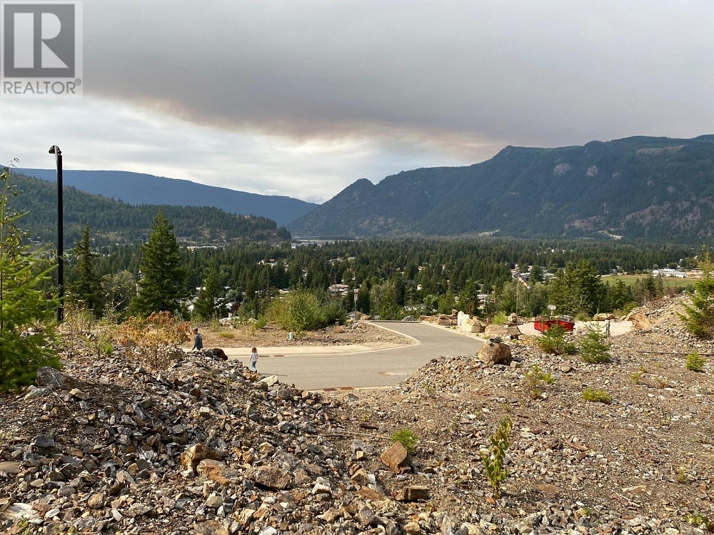 279 Bayview Drive Sicamous Photo 2